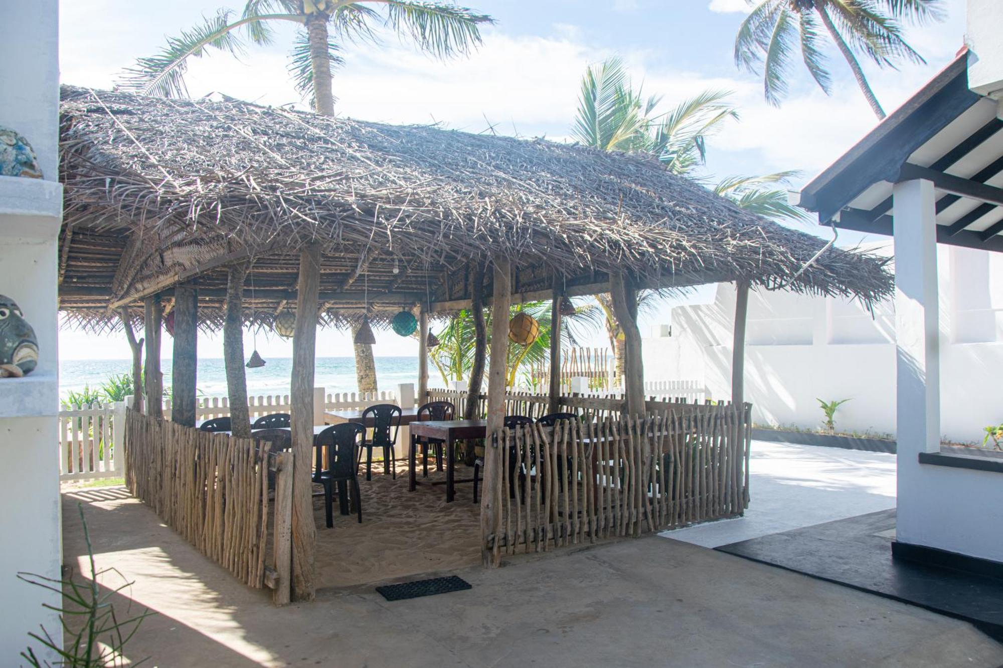 Sailors' Bay Bed and Breakfast Hikkaduwa Eksteriør billede