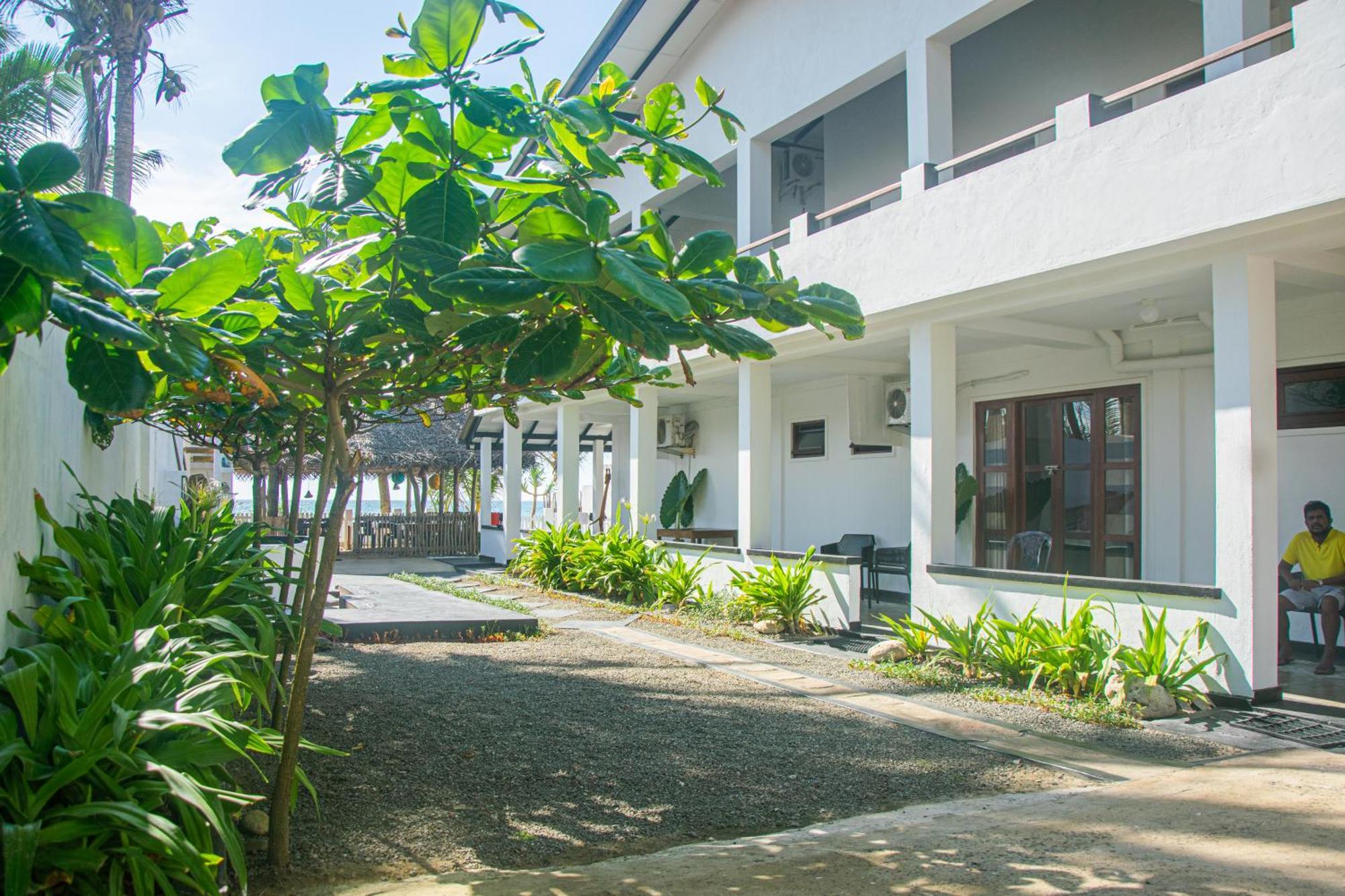 Sailors' Bay Bed and Breakfast Hikkaduwa Eksteriør billede