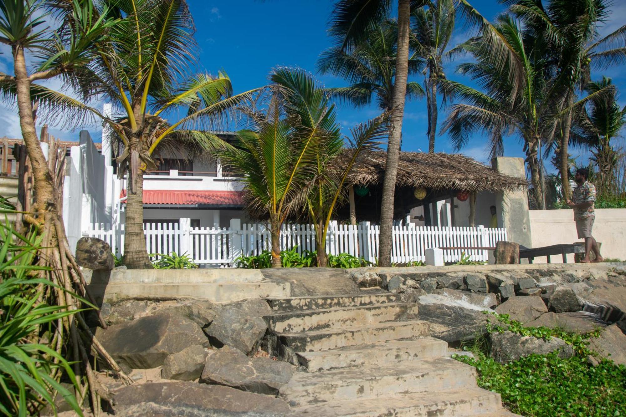 Sailors' Bay Bed and Breakfast Hikkaduwa Eksteriør billede