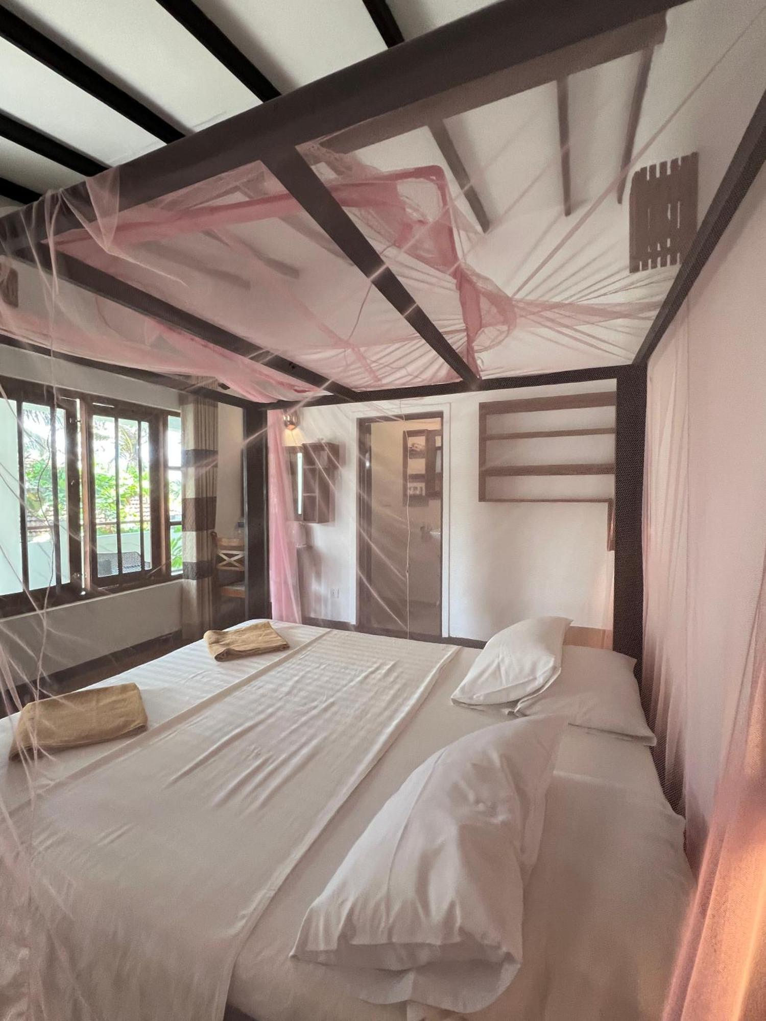 Sailors' Bay Bed and Breakfast Hikkaduwa Eksteriør billede
